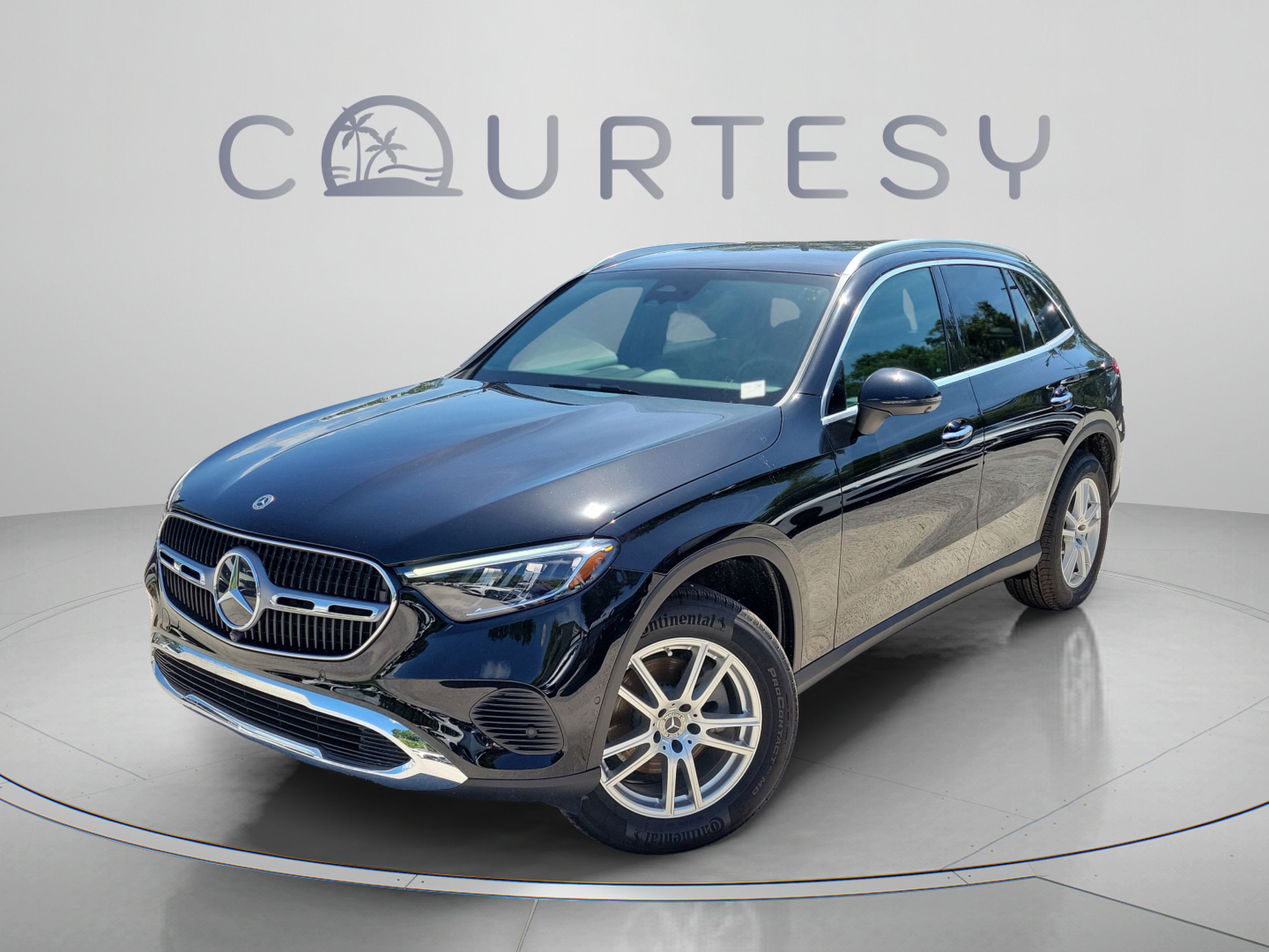 Certified 2025 Mercedes-Benz GLC 300 image 1