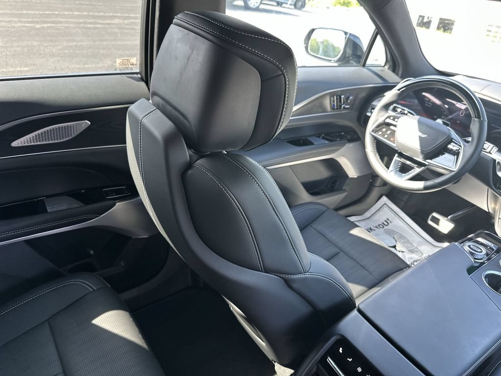 New 2026 Cadillac Lyriq V AWD/4WD image 15