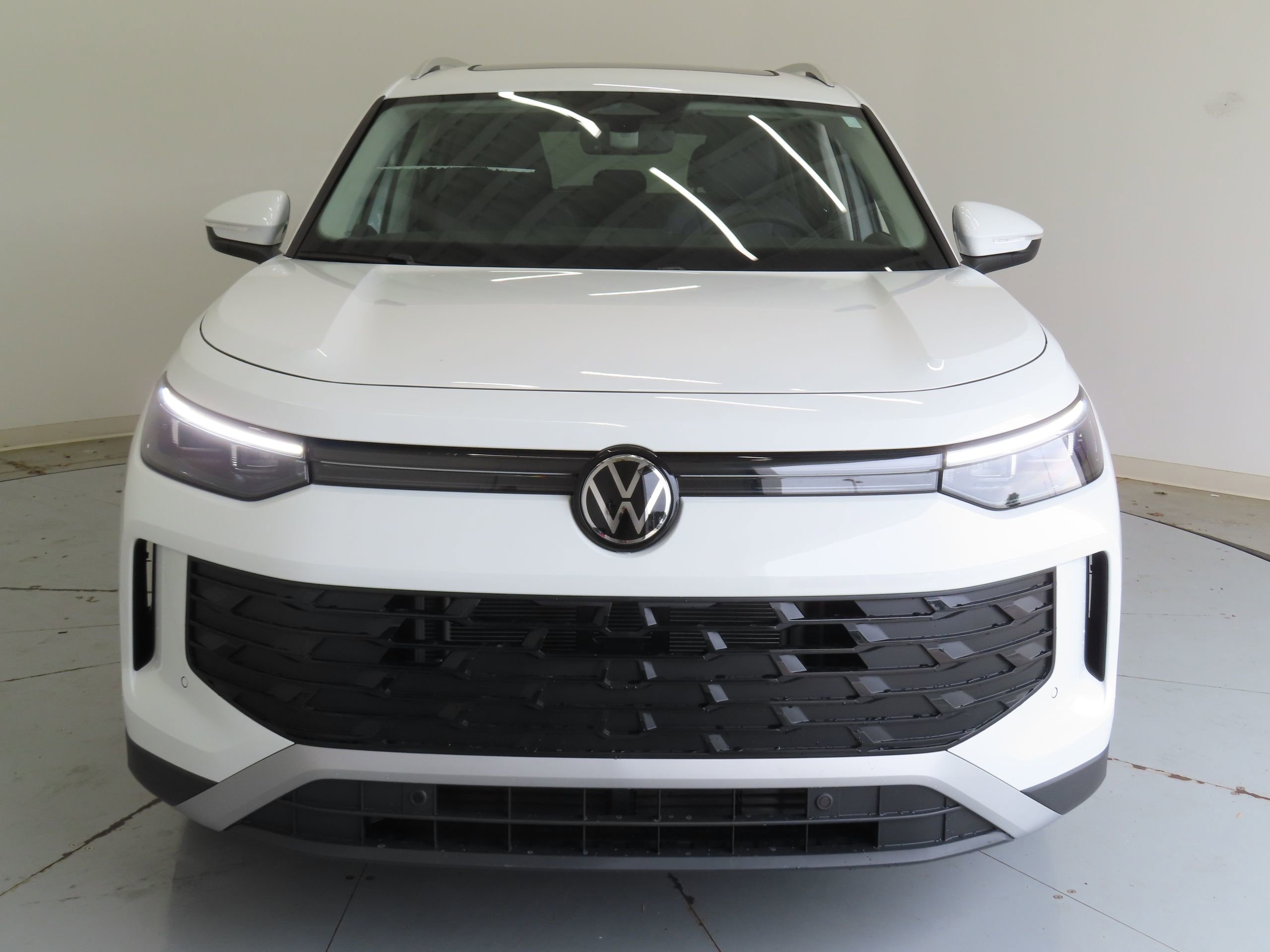New 2026 Volkswagen Tiguan SE FWD image 9
