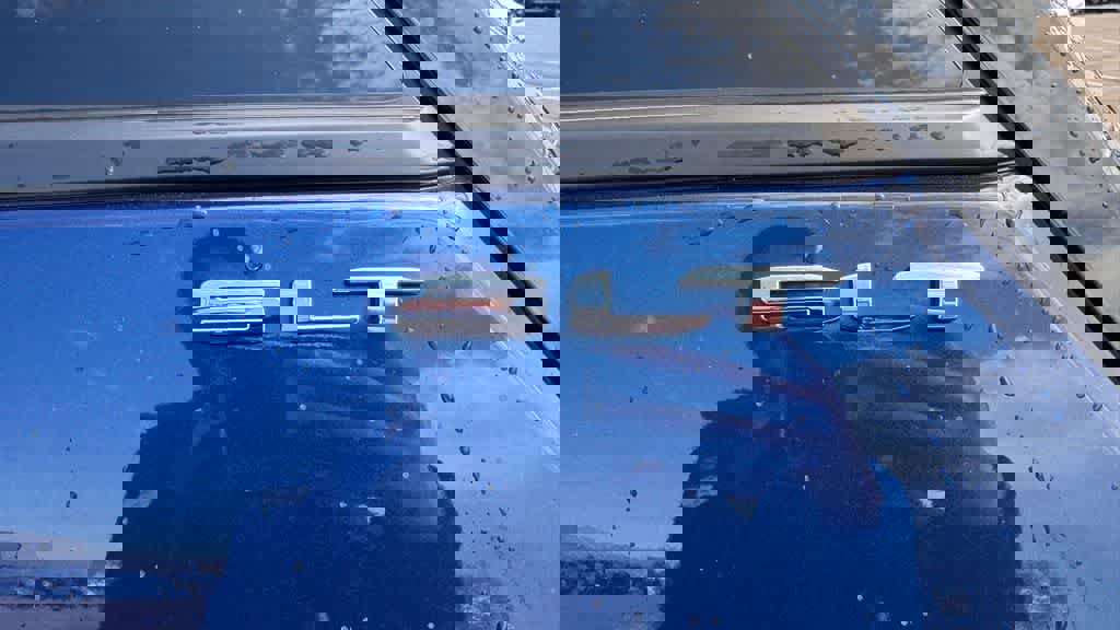 Used 2022 GMC Terrain SLT w/ LPO, Floor Liner Package image 18