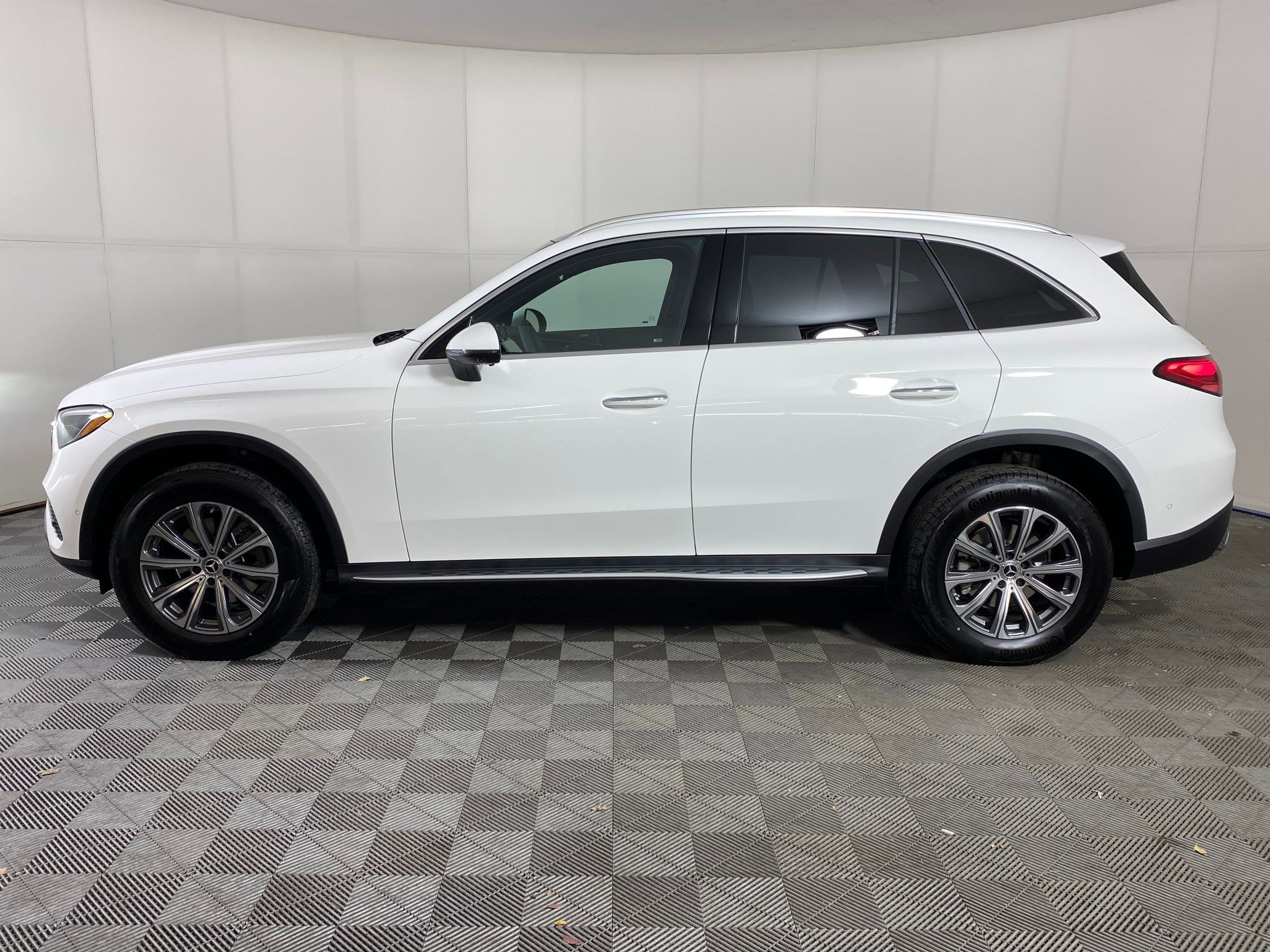 Used 2026 Mercedes-Benz GLC 300 4MATIC image 2