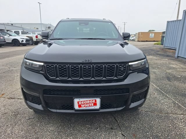 Used 2023 Jeep Grand Cherokee L Summit AWD/4WD image 9