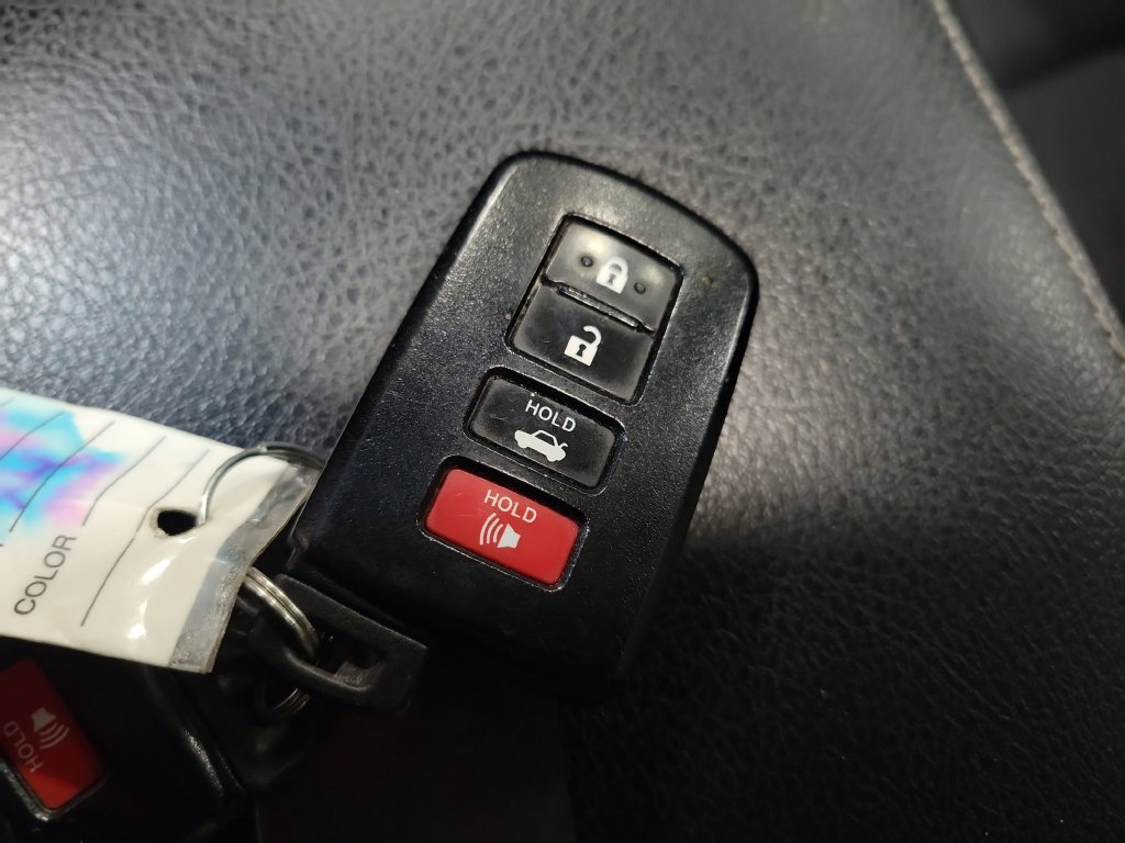 Used 2015 Toyota Camry XLE w/ Moonroof Package FWD image 19