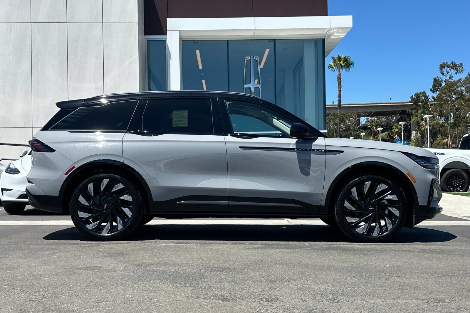 New 2026 Lincoln Nautilus Reserve AWD/4WD image 2