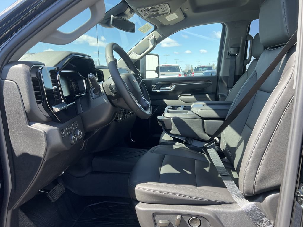 New 2026 Chevrolet Silverado 3500 LT image 4