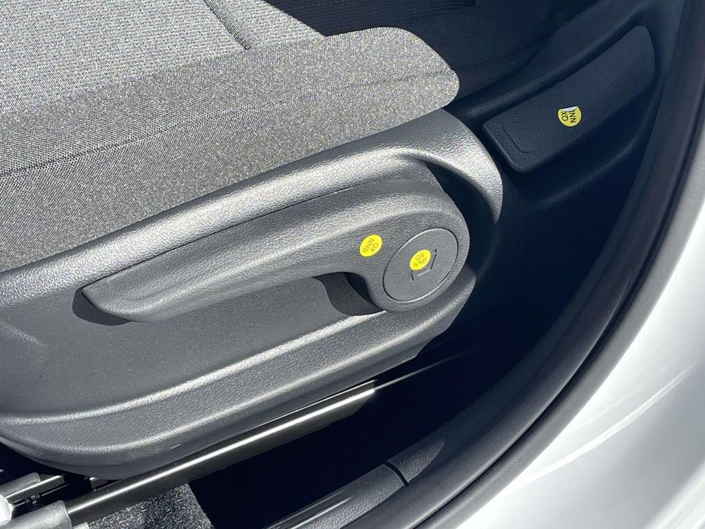 Certified 2026 Hyundai Venue SE image 18