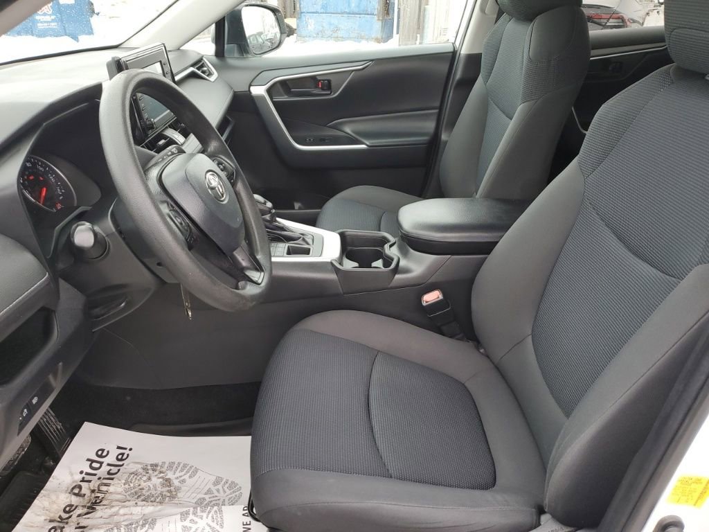 Used 2021 Toyota RAV4 LE image 26