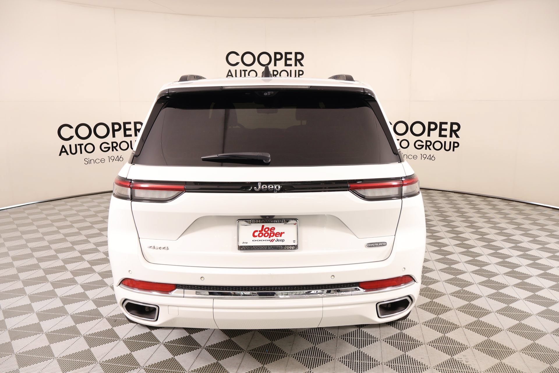 Used 2023 Jeep Grand Cherokee Overland w/ Luxury Tech Group IV AWD/4WD image 23