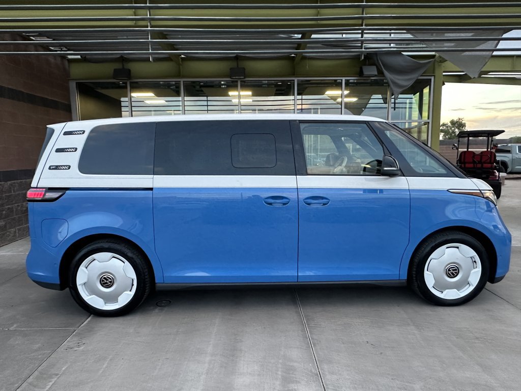 Used 2025 Volkswagen ID. Buzz 1st Edition image 7