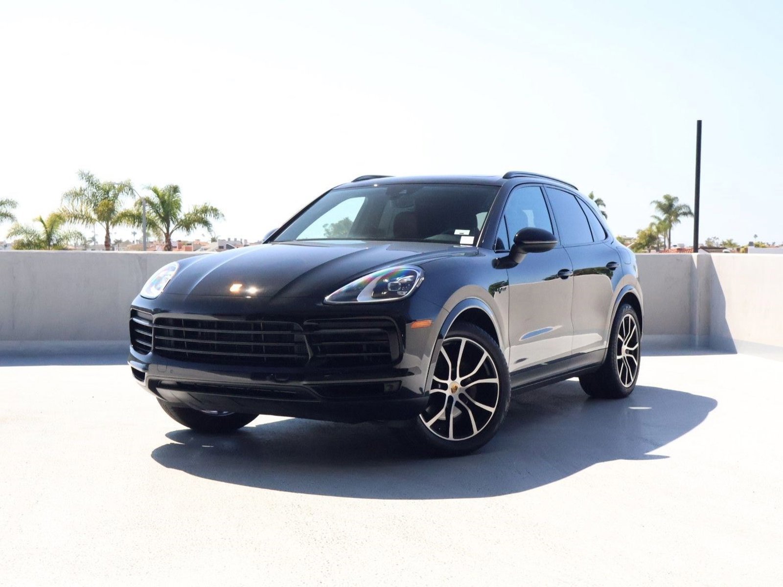 Certified 2023 Porsche Cayenne E-Hybrid image 1