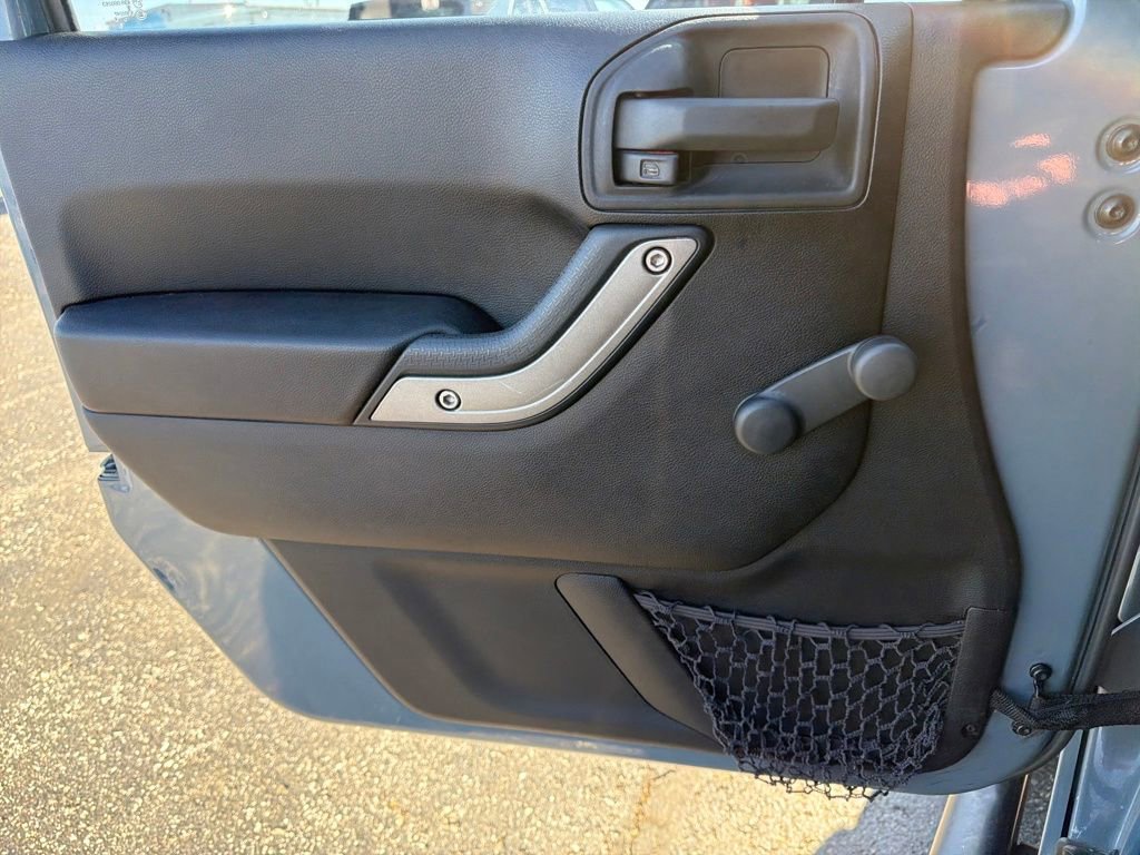 Used 2015 Jeep Wrangler Unlimited Sport w/ Connectivity Group image 11
