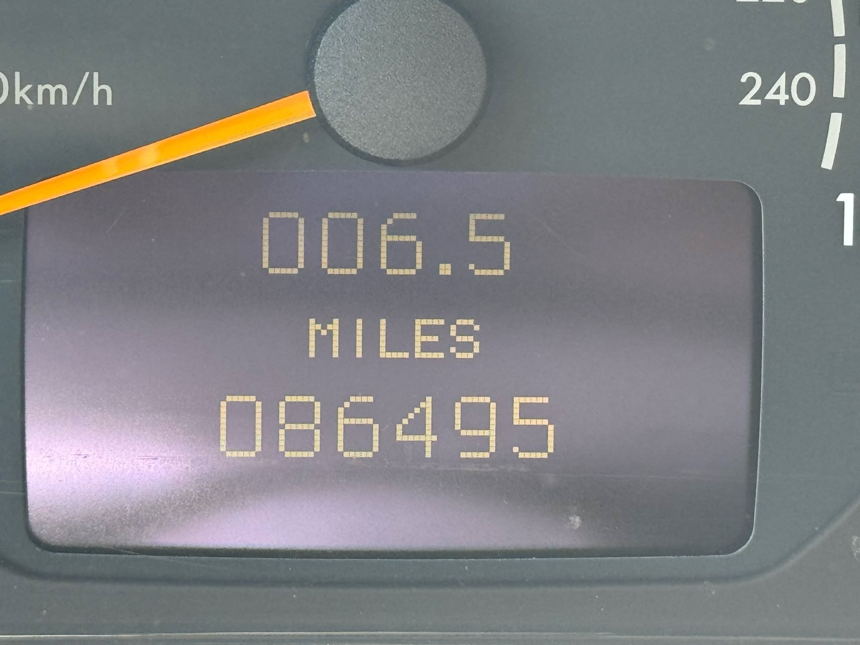 Used 2000 Mercedes-Benz E 320 Sedan image 5