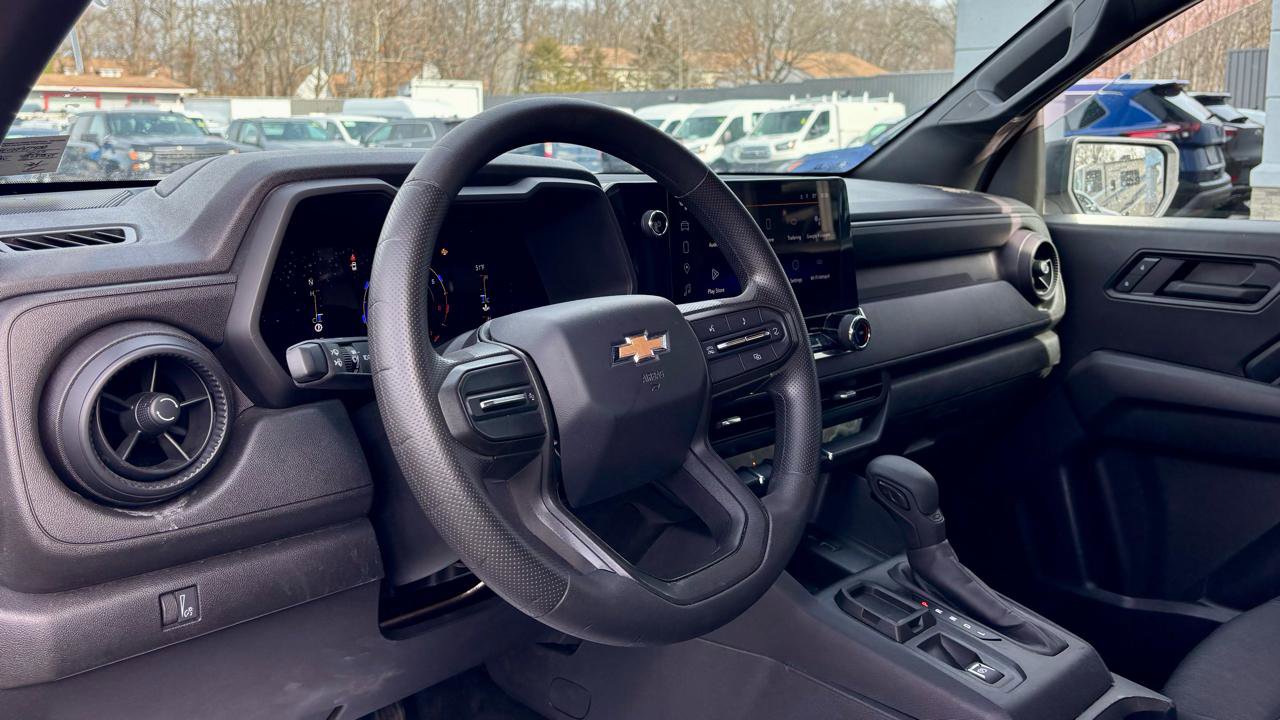 Used 2023 Chevrolet Colorado W/T image 17