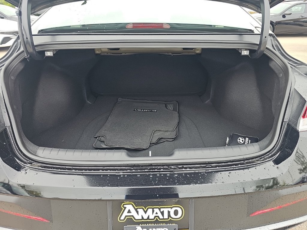 New 2026 Hyundai Elantra SE FWD image 30