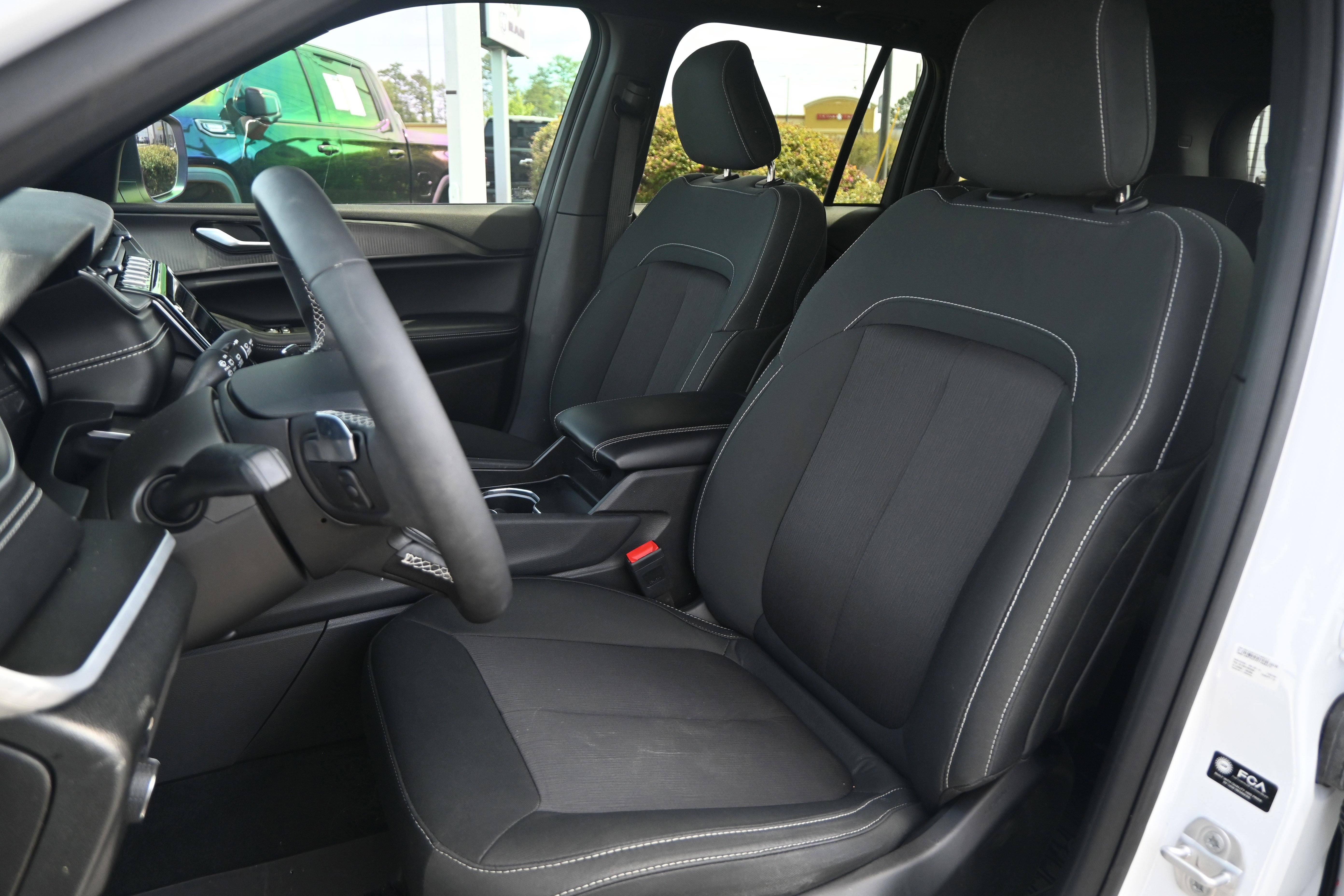 Used 2025 Jeep Grand Cherokee Laredo X image 7