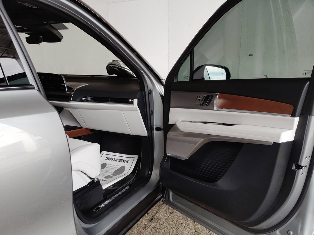 Used 2026 Cadillac Vistiq Sport w/ LPO, Floor Liner Package AWD/4WD image 11