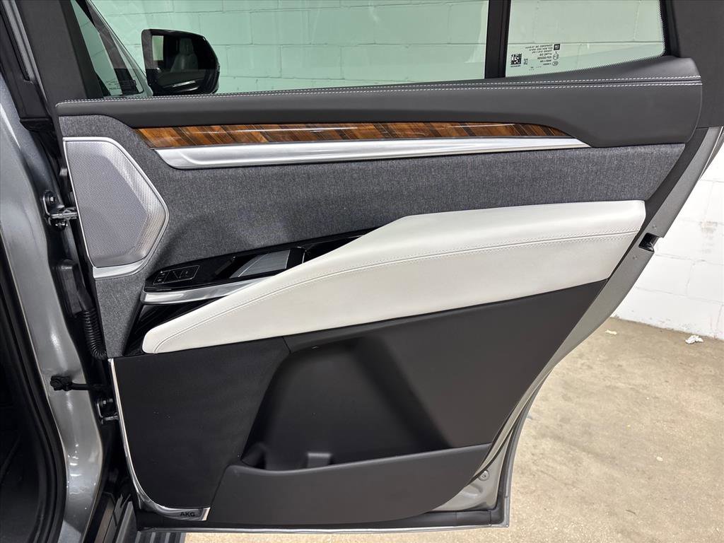 Used 2025 Cadillac Escalade Sport Platinum w/ LPO, ONYX Package image 43