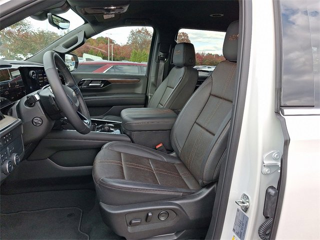 Used 2025 Chevrolet Tahoe High Country image 11