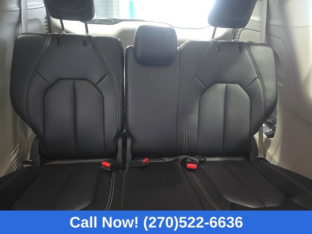 Used 2024 Chrysler Pacifica Touring-L image 24