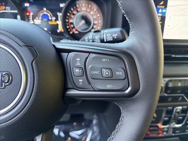 Used 2025 Jeep Wrangler Unlimited Rubicon AWD/4WD image 16