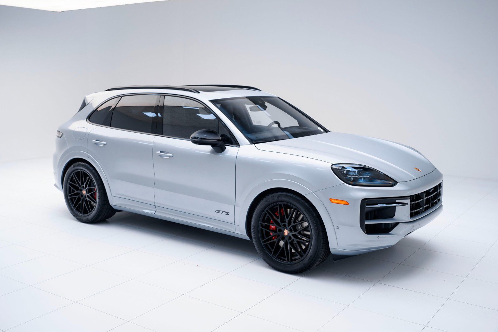 New 2026 Porsche Cayenne GTS image 3