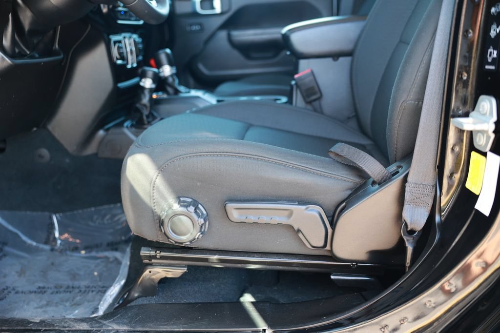 Used 2023 Jeep Wrangler Unlimited AWD/4WD image 19