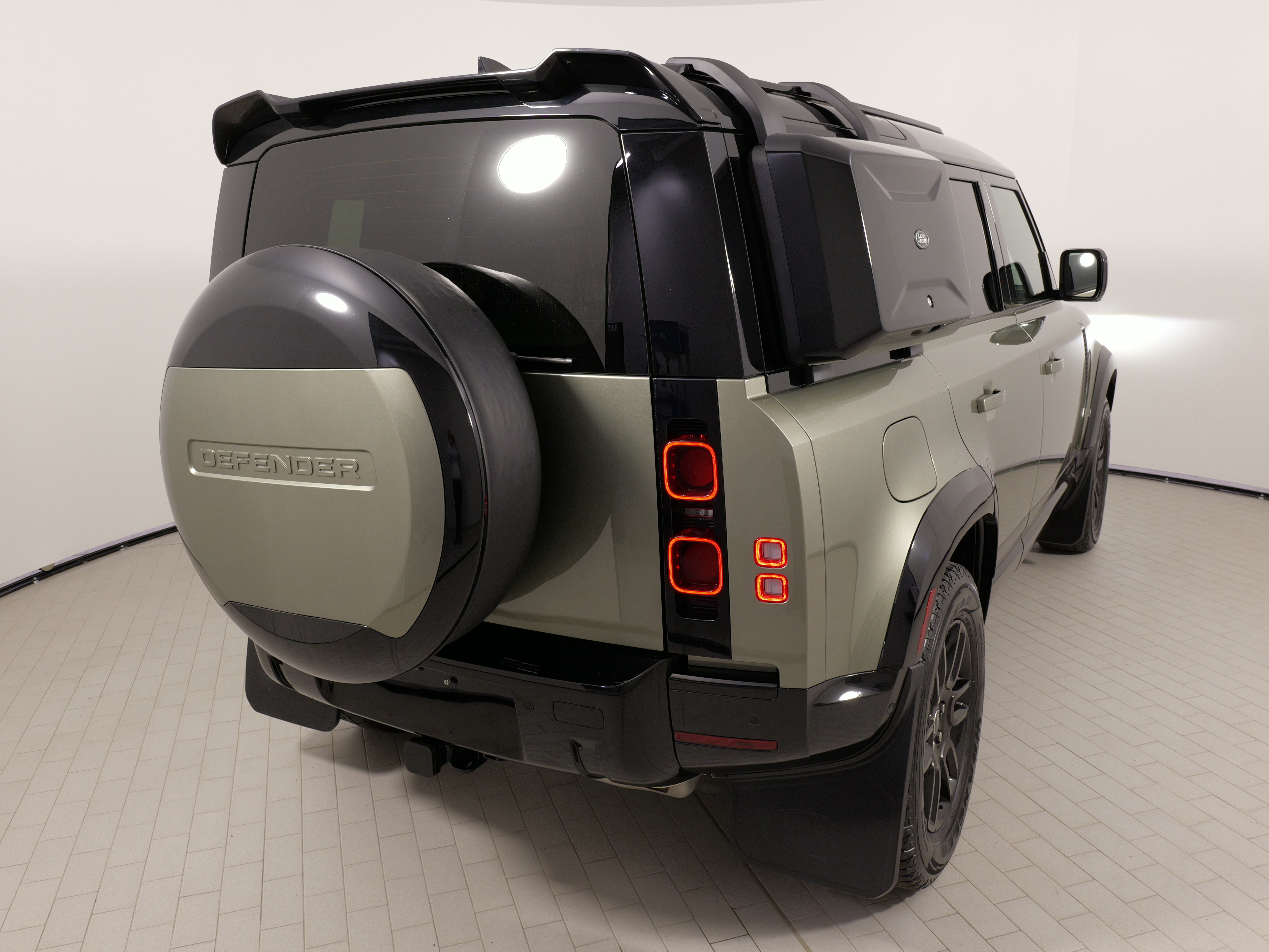 Used 2024 Land Rover Defender 110 S image 11