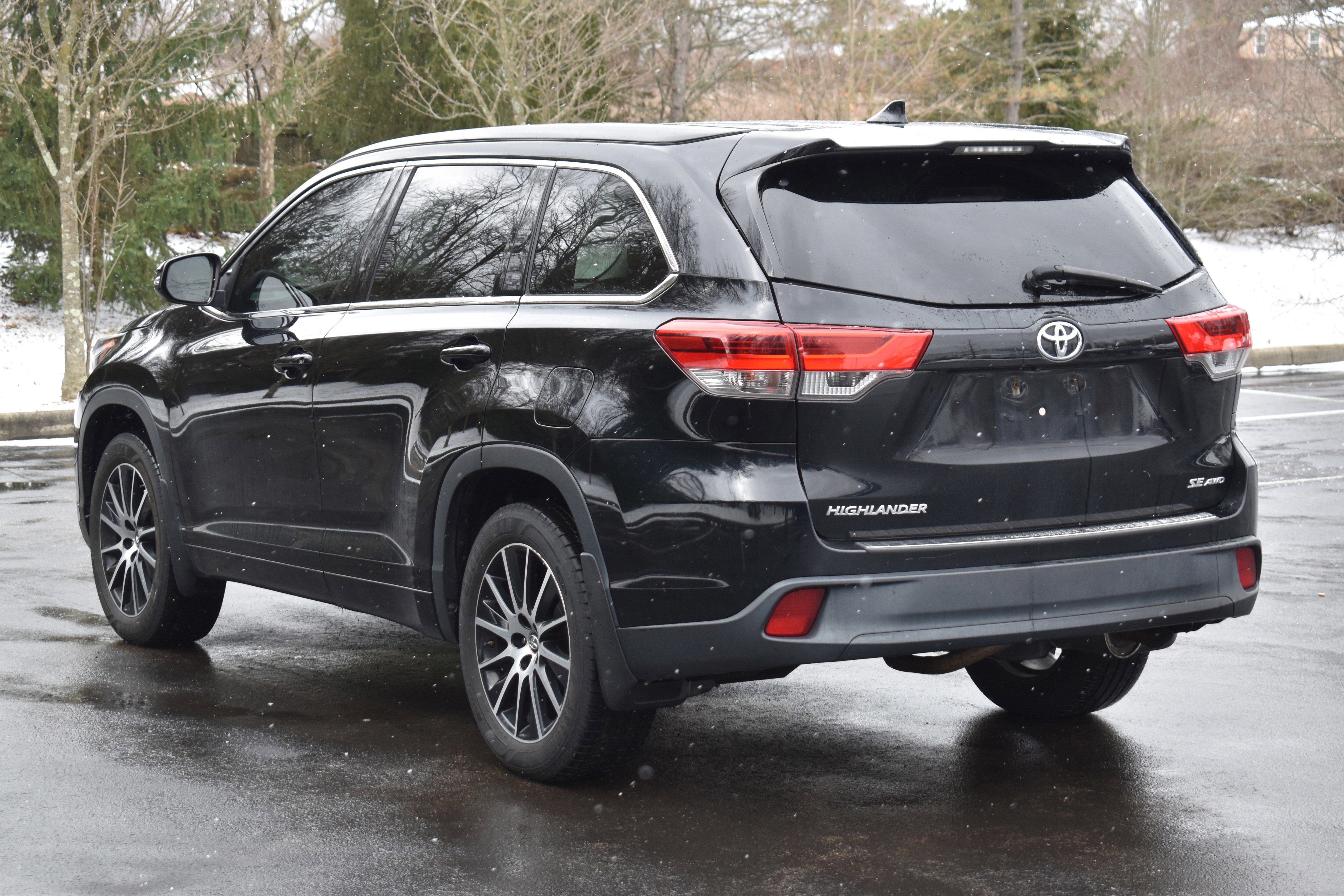 Used 2017 Toyota Highlander SE image 28