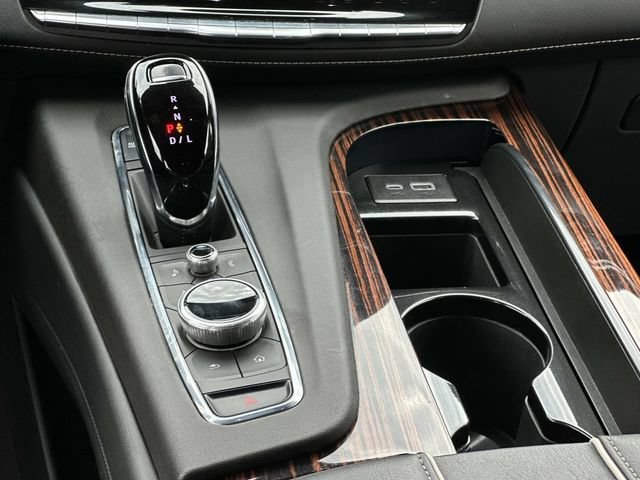 Used 2024 Cadillac Escalade ESV Luxury w/ LPO, Floor Liner Package AWD/4WD image 5