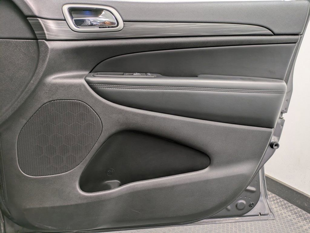 Used 2021 Jeep Grand Cherokee Laredo image 27