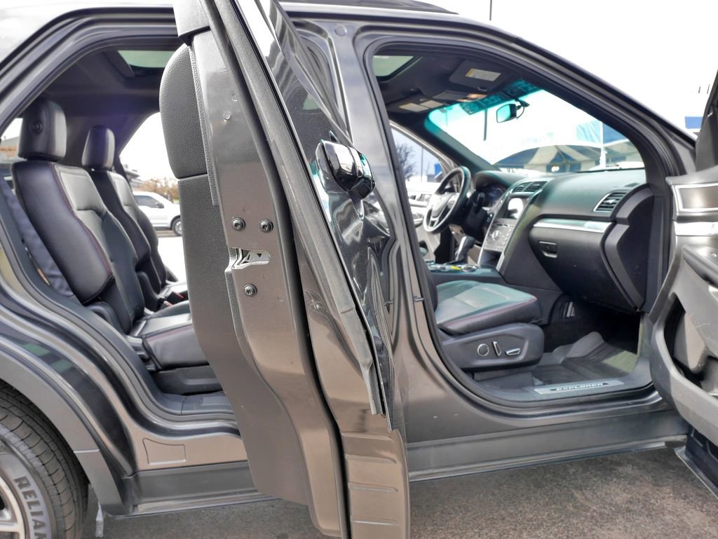 Used 2017 Ford Explorer Sport w/ Equipment Group 401A image 10