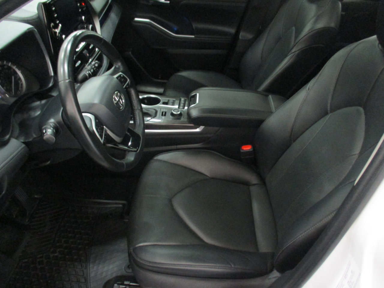 Used 2022 Toyota Highlander Limited image 12