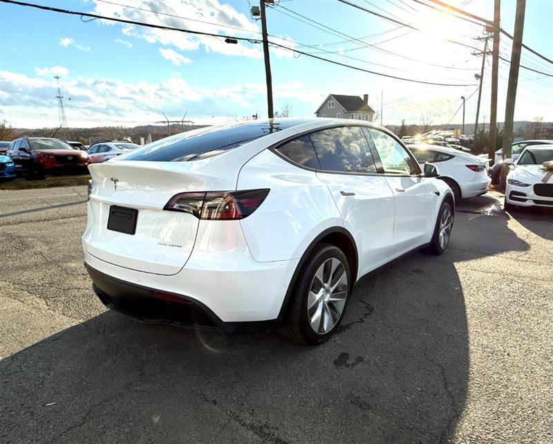 Used 2022 Tesla Model Y Long Range image 5