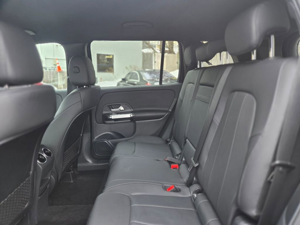Used 2025 Mercedes-Benz GLB 250 4MATIC image 23
