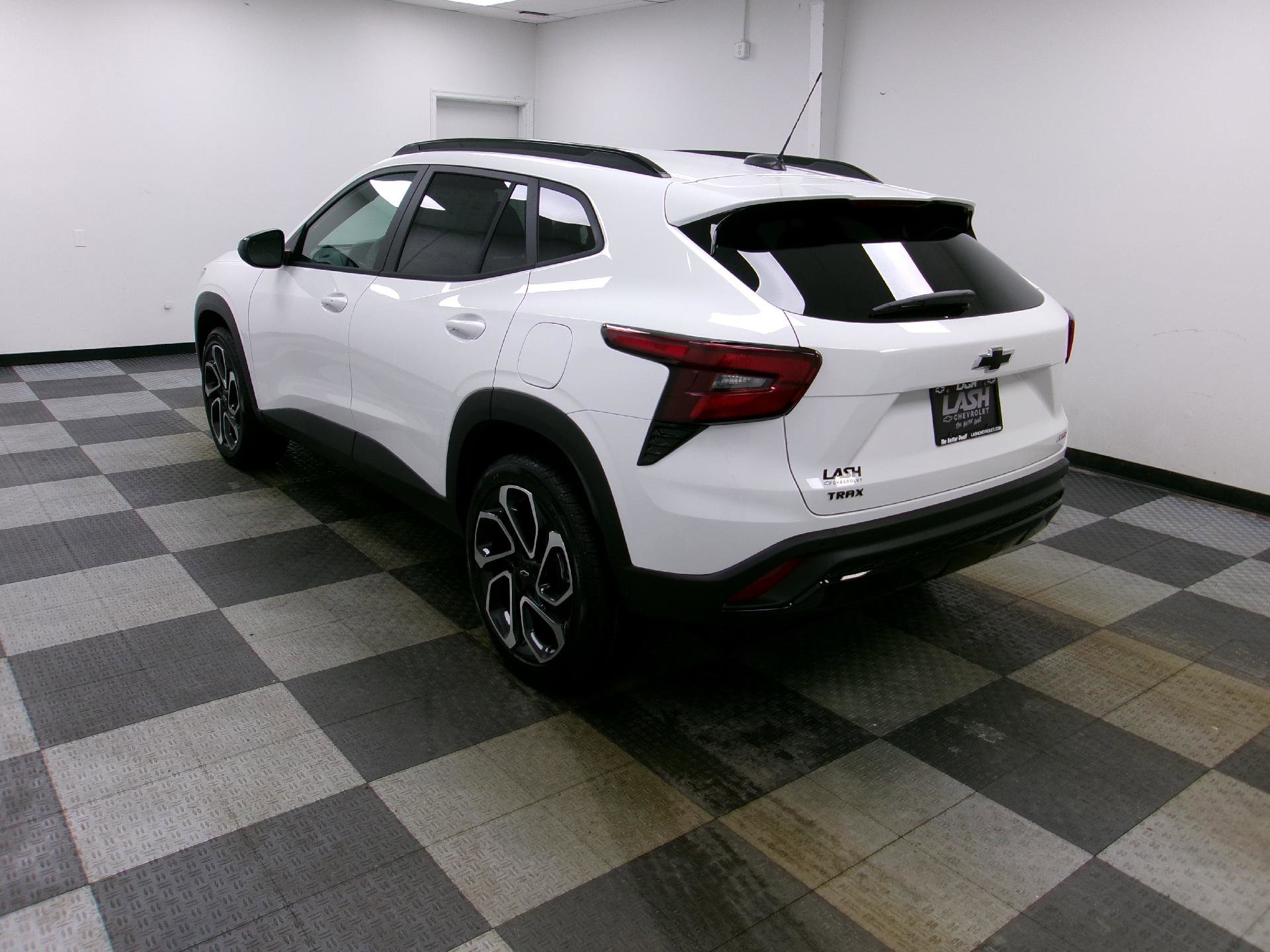 New 2026 Chevrolet Trax RS w/ Driver Confidence Package image 2