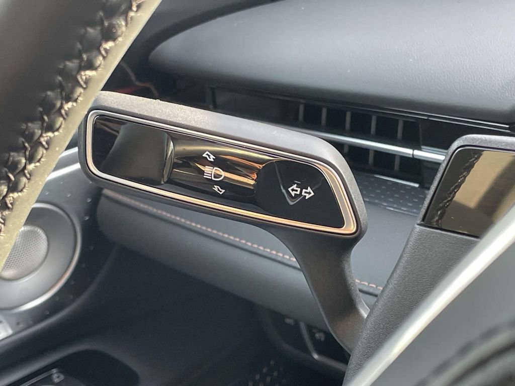 Used 2025 Lincoln Nautilus Reserve image 12