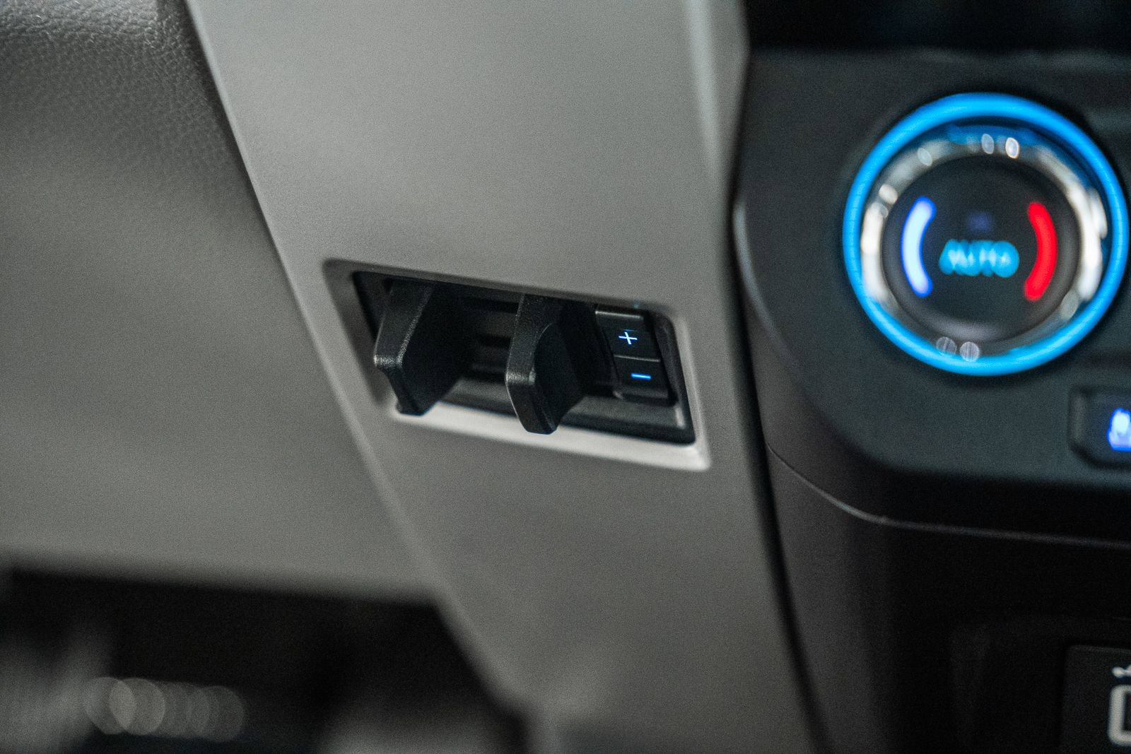 Used 2020 Ford F150 Lariat image 37