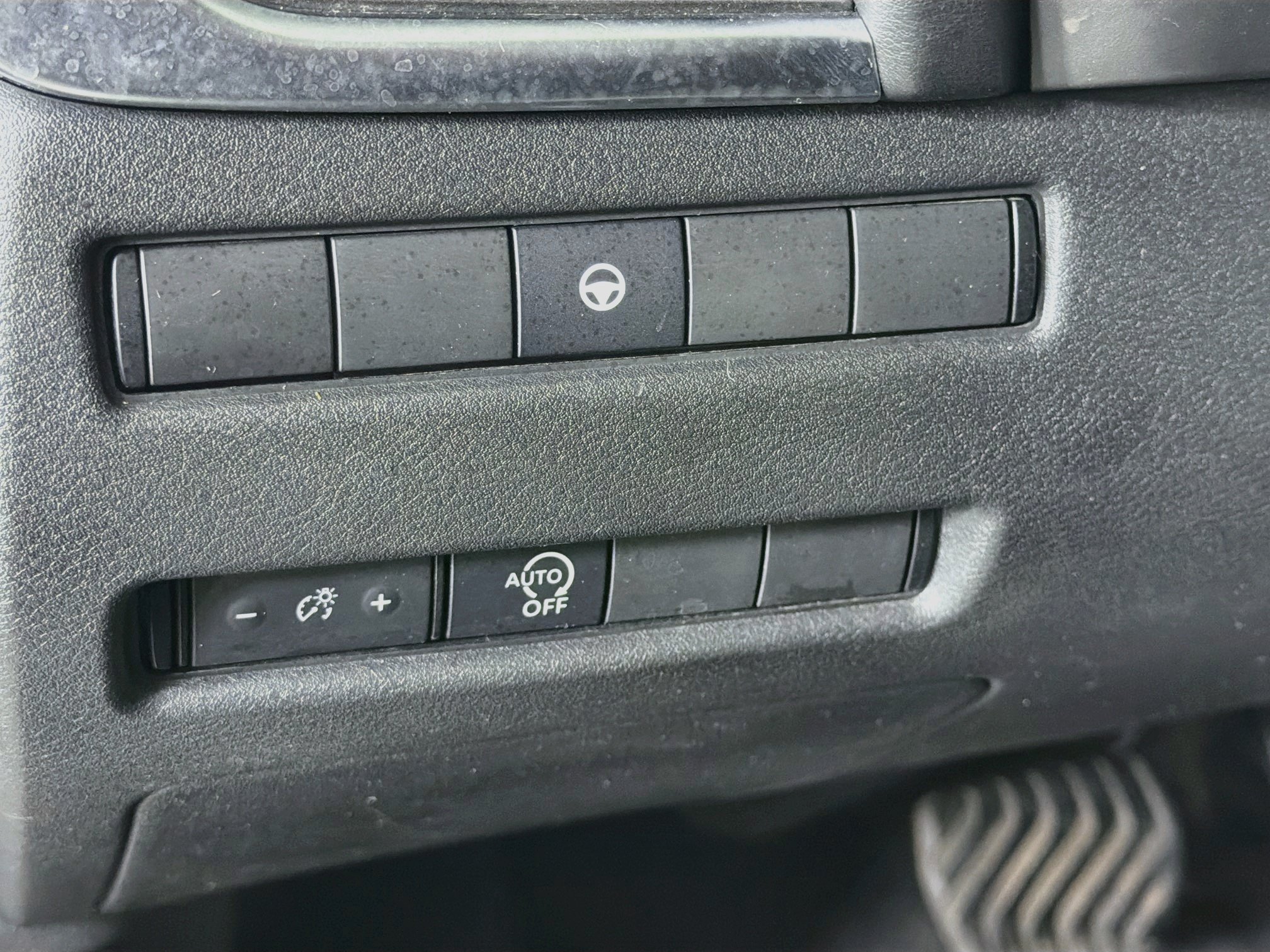 Used 2023 Nissan Rogue SV AWD/4WD image 17