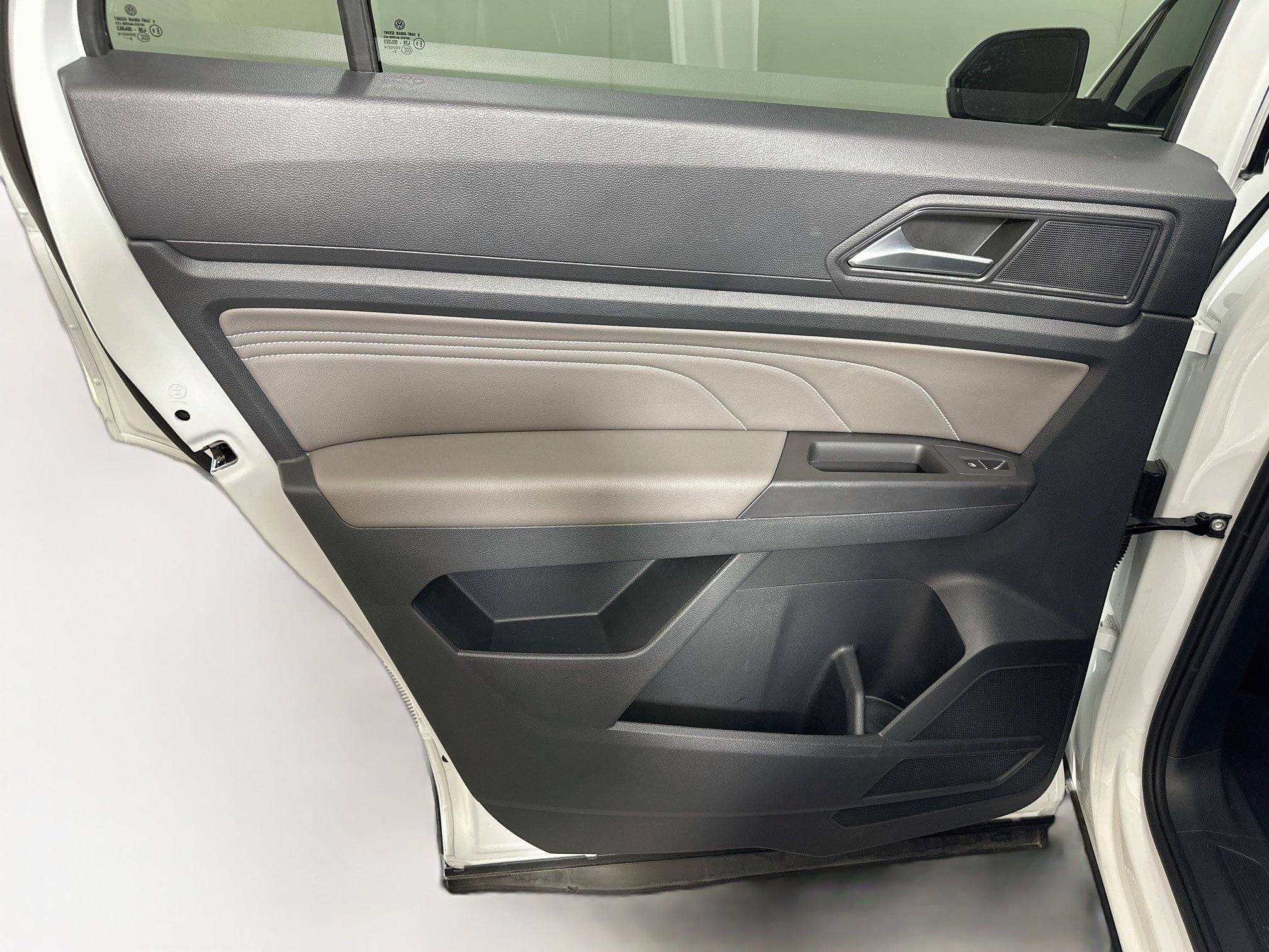 Used 2023 Volkswagen Atlas Cross Sport SE w/ Panoramic Sunroof Package FWD image 26