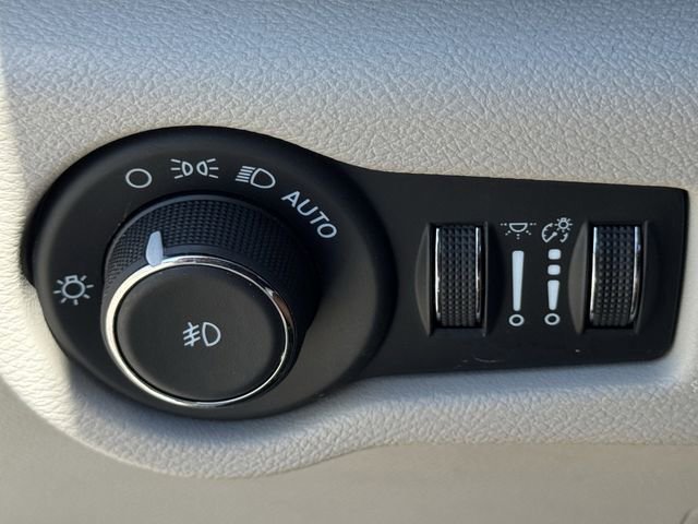 Used 2024 Chrysler Pacifica Limited image 23