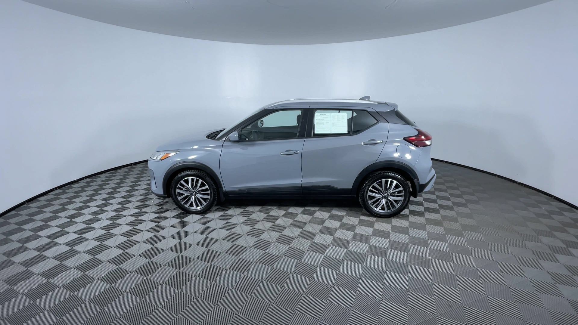 Used 2023 Nissan Kicks SV FWD image 6