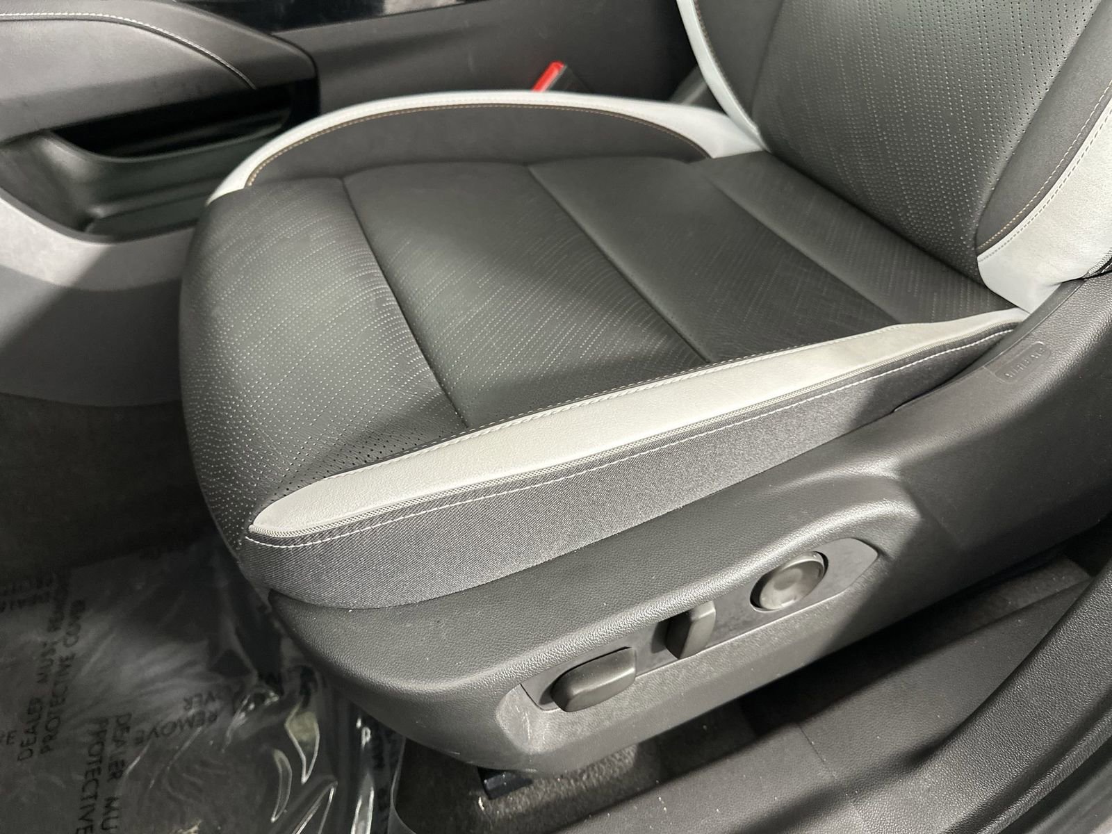 Used 2025 Buick Envision Sport Touring image 12