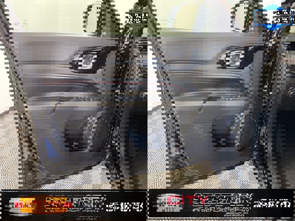 Used 2024 Jeep Compass Trailhawk w/ Trailhawk Convenience Group image 12