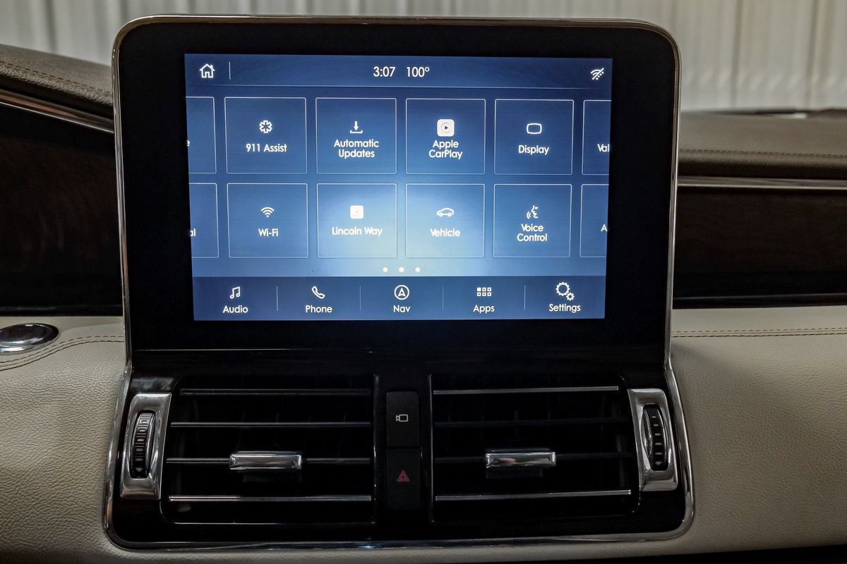 Used 2020 Lincoln Navigator L Reserve w/ Luxury Package RWD image 29