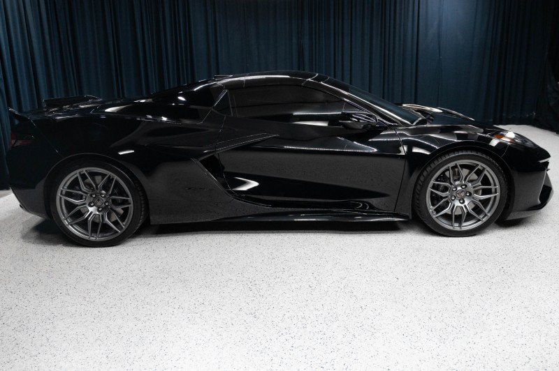 Used 2024 Chevrolet Corvette Z06 RWD image 4
