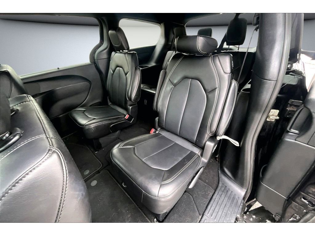 Certified 2025 Chrysler Pacifica Select image 23