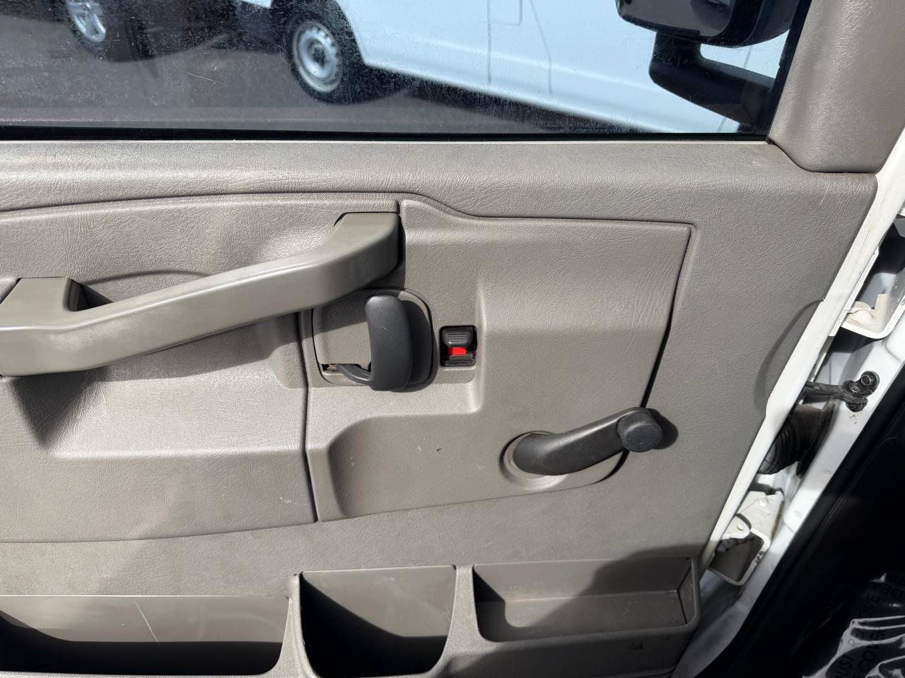 Used 2016 Chevrolet Express 3500 RWD image 13