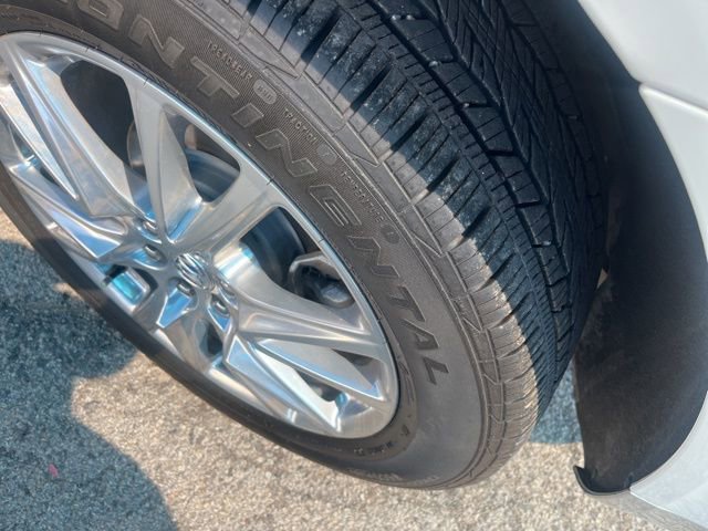 Used 2024 Buick Enclave Premium w/ Experience Buick Package FWD image 7