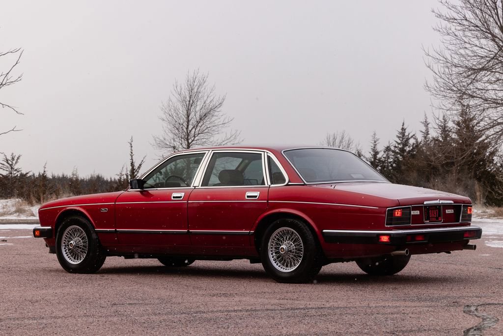 Used 1992 Jaguar XJ Vanden Plas image 16
