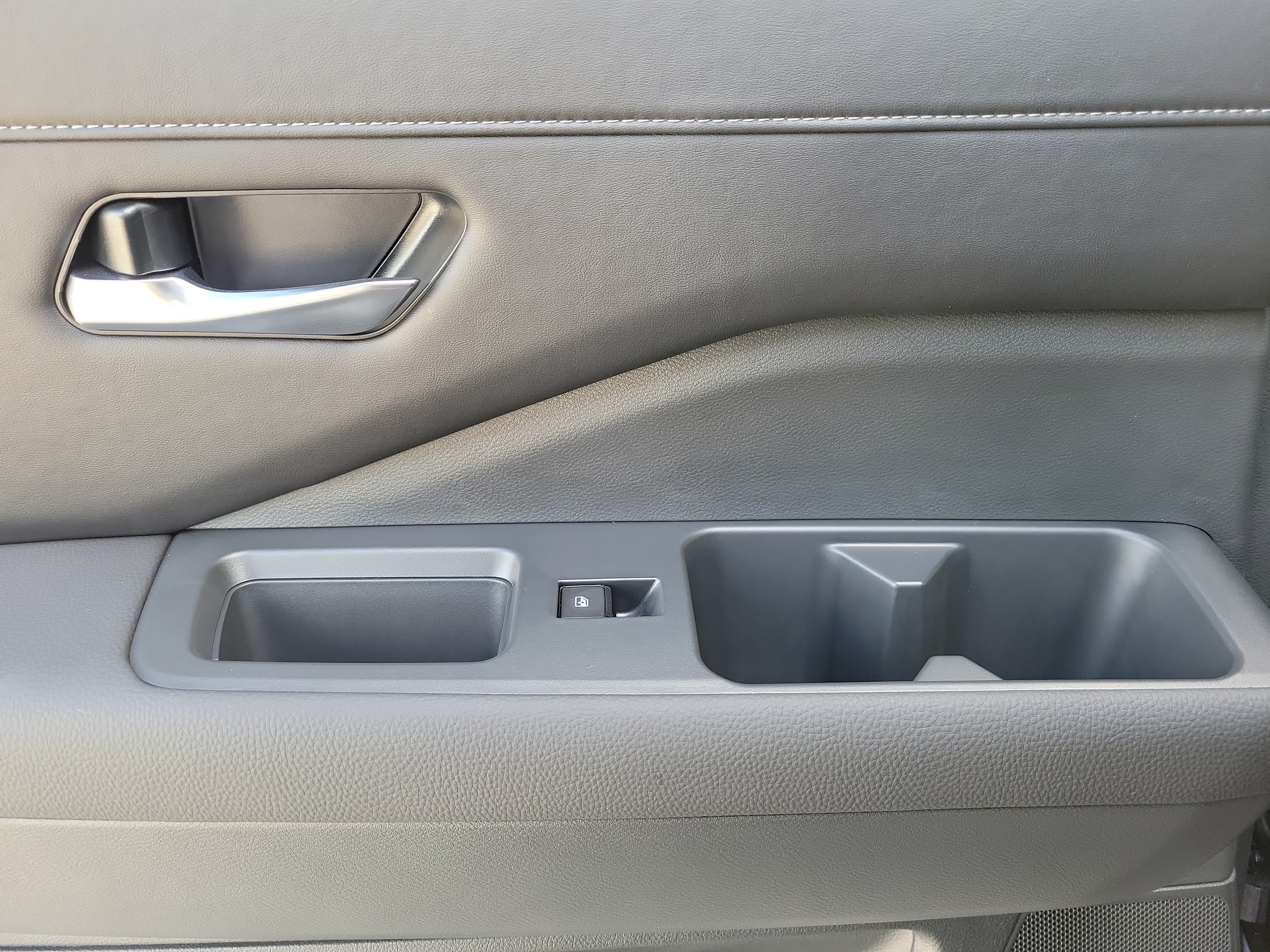 Certified 2025 Nissan Pathfinder SL FWD image 19